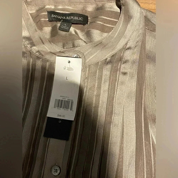 Banana Republic Long-Sleeved Dillon Blouse with Tie Cuffs, size L, NWT. - Picture 5 of 8